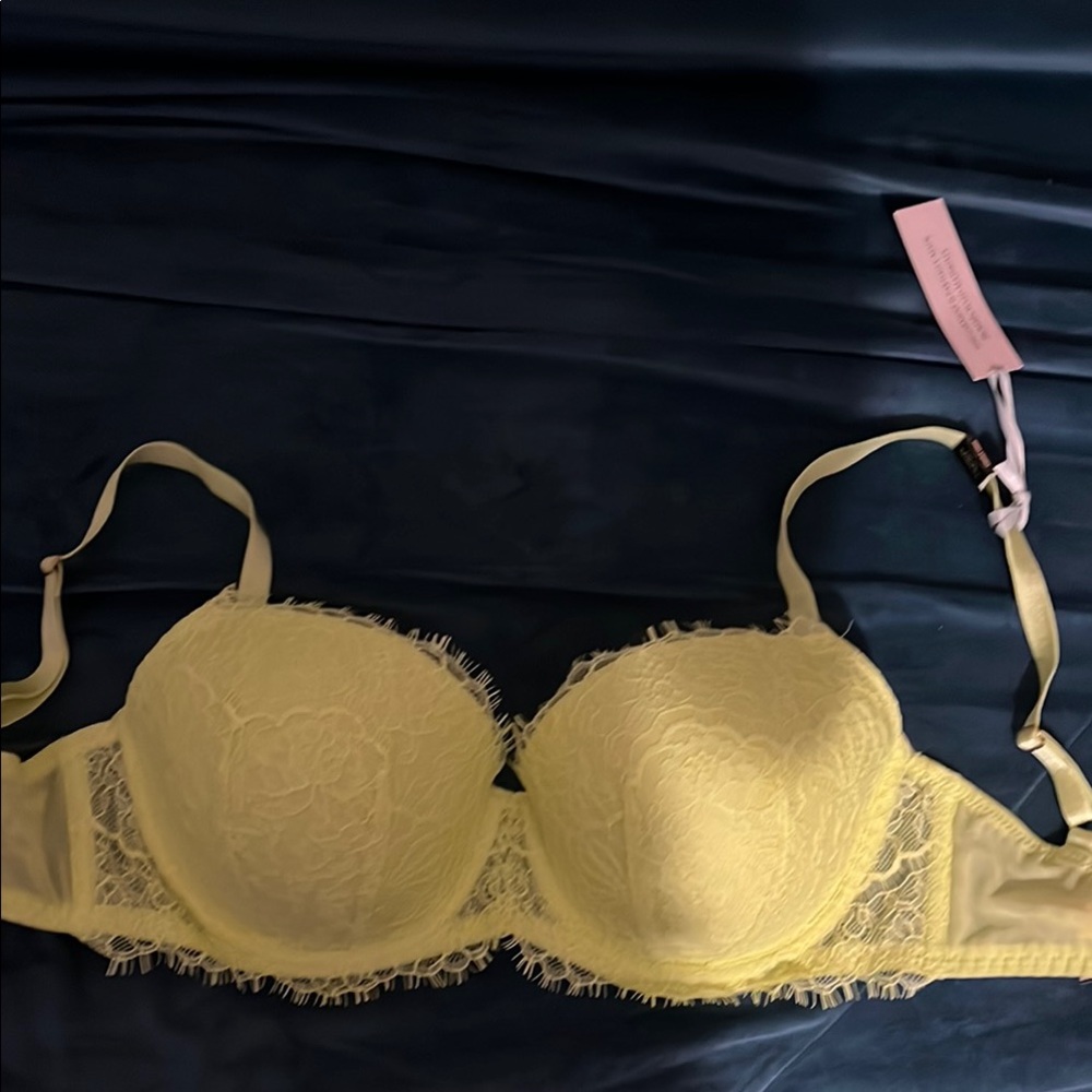 Victoria’s Secret Neon Yellow Lace Bra with built in padding 32DDD (F)